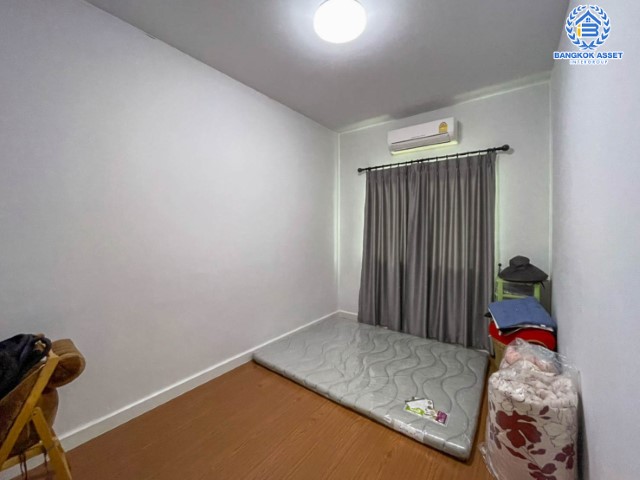 *****ทาวน์เฮ้าส์มือสองย่านนนทบุรี ม.โมดิวิลล่า บางบัวทอง เนื้อที่ 23.8 ตร.ว. ฟังก์ชัน 3 ห้องนอน 2 ห้องน้ำ 2 ที่จอดรถ แถมฟรี! 2 เครื่องปรับอากาศ 1 เครื่องทำน้ำอุ่น 1 เครื่องดูดควัน พร้อมอยู่ บนทำเลติดถนนกาญจนาฯ ใกล้เซ็นทรัลเวสต์เกต และรถไฟฟ้าสายสีม่วง "สถานีคลองบางไผ่"